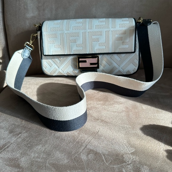 Authentic Fendi Baguette FF - Tote Bag - Picture 2 of 8